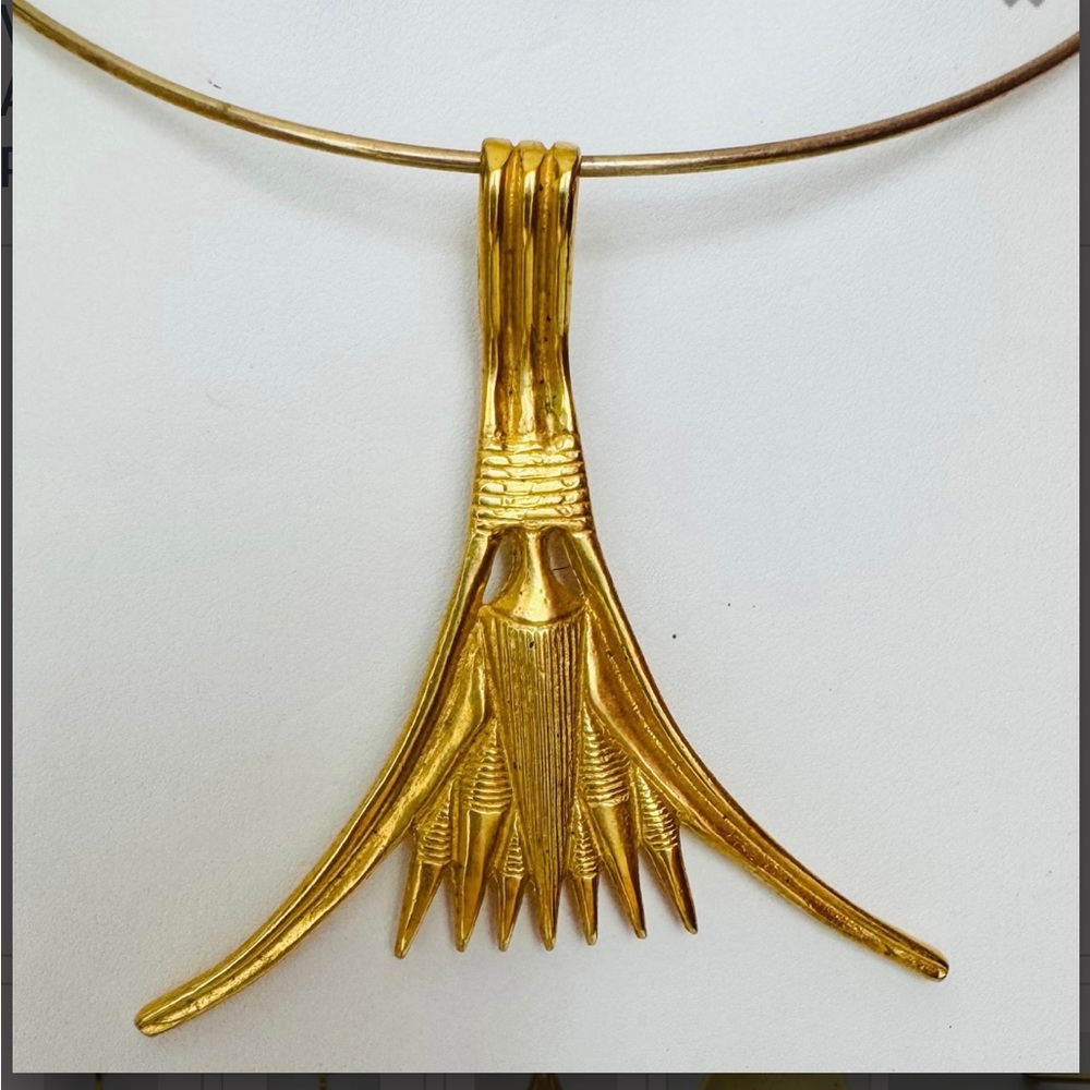 Vintage Metropolitan Museum Art 24K gold plated Egyptian lotus pendant necklace